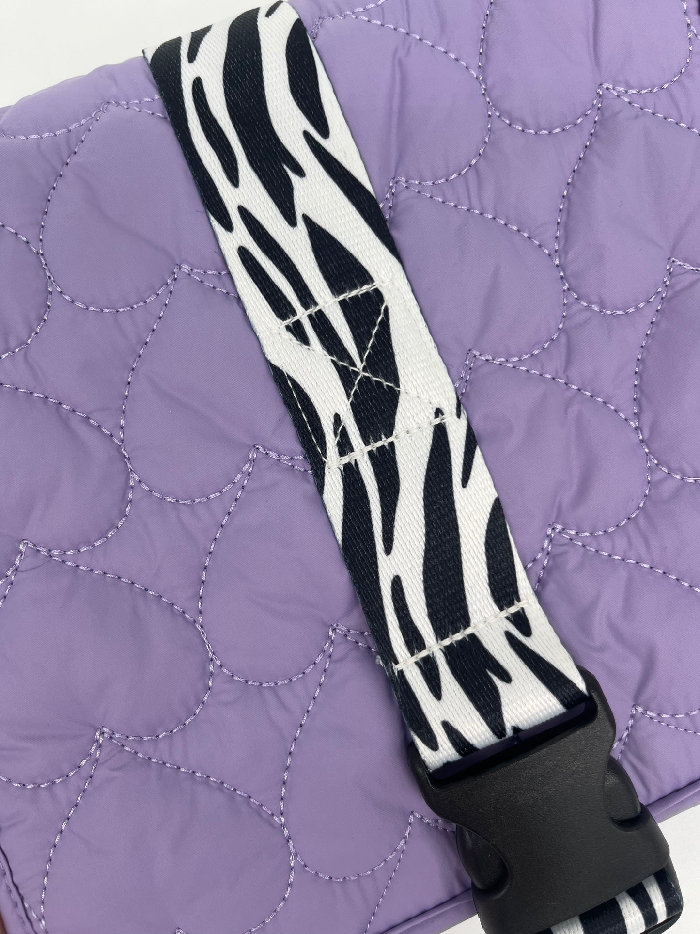 Paarse sleeve met zachte padding met hartjes motief - PNK&PLMZ