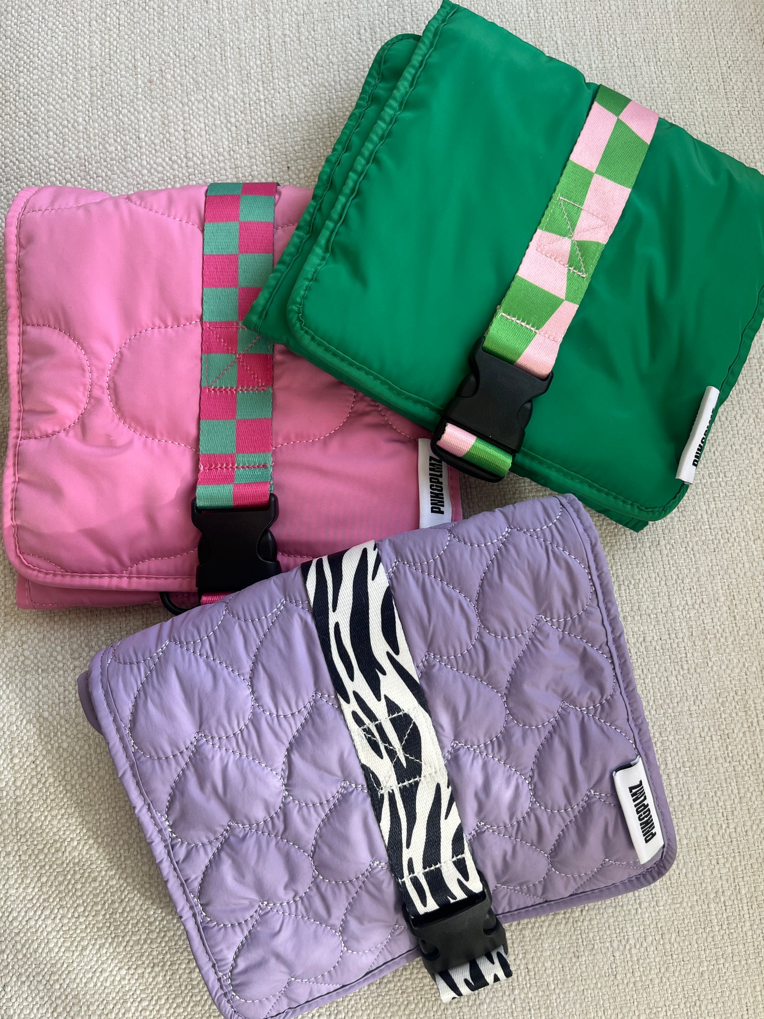 makeup tas in paars, groen en roze – modulaire reisset in kleuren