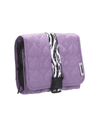 Zijaanzicht van de paarse reisset met modulaire indeling 